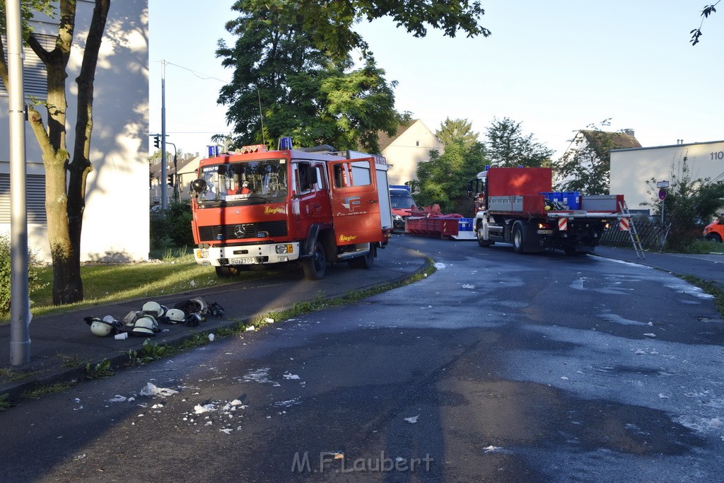 Grossfeuer Einfamilienhaus Siegburg Muehlengrabenstr P1063.JPG - Miklos Laubert